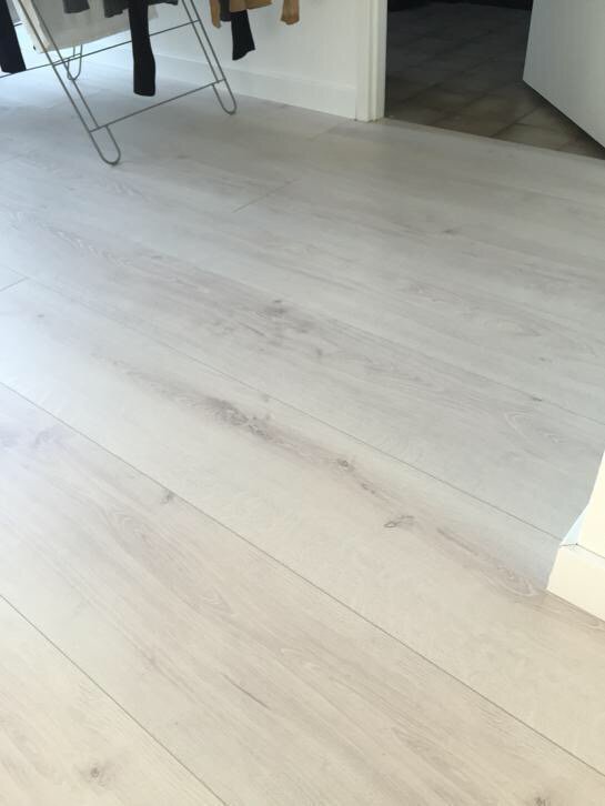 Kleinveldtoern's tweet photo. 30m2 laminaat te koop. Brede lange planken. https://t.co/9xycpsAX8t https://t.co/L1QeQjIIsl