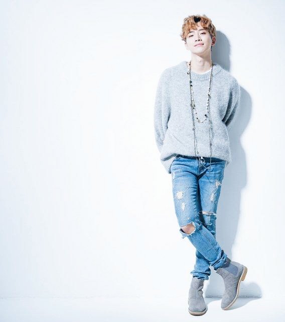 oceanjxnhee's tweet image. When it comes to falling in love, you don't need a reason or time ✏