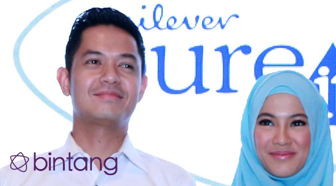 bintangcomID's tweet photo. Dude Herlino Takkan Tunda Momongan Kedua https://t.co/d44FNO65vA https://t.co/cJf4I71fF1