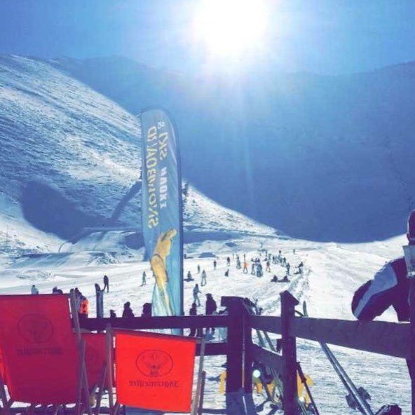AthensInsta's tweet photo. #skilovers #skiing #snow #chalet #scicenter #iloveskiing #mountain #greecemountains #winte… https://t.co/Rp8xgCv39Z https://t.co/w4HF5AdkoI