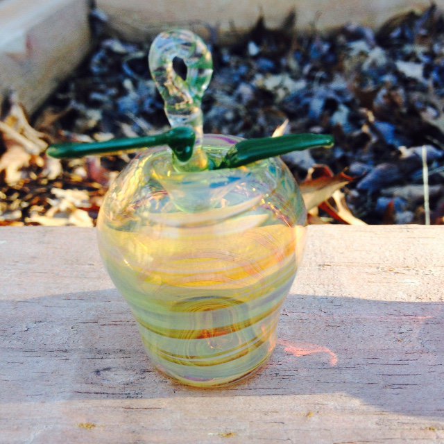 jessmc454's tweet photo. https://t.co/OoYTqnKHWY
#handmade #craftshout #etsymntt #Apples #glassart #etsylampwork #cute https://t.co/pMjT2E52jC