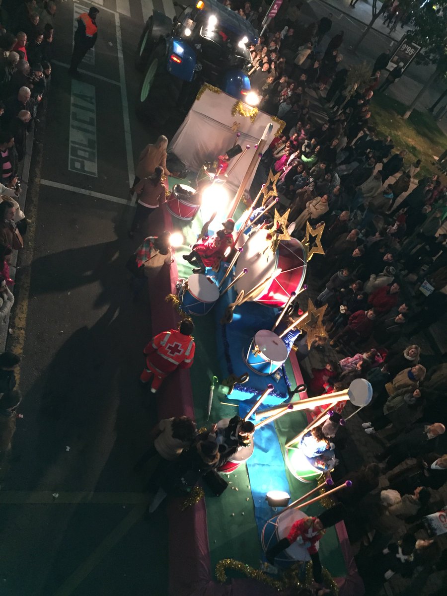 Ayto_DonBenito's tweet photo. Album de fotos de la Cabalgata de Reyes y entrega de recuerdo 5/1/2016.
https://t.co/WTCf1Bdojb https://t.co/ntFJOdth23