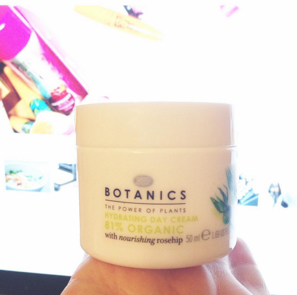 _stephaniejane's tweet photo. Awesome 81% organic moisturizer check out influenster! #bootsbeautyusa #spicevoxbox #influenster #beautyblogger https://t.co/TnI4BnLSML