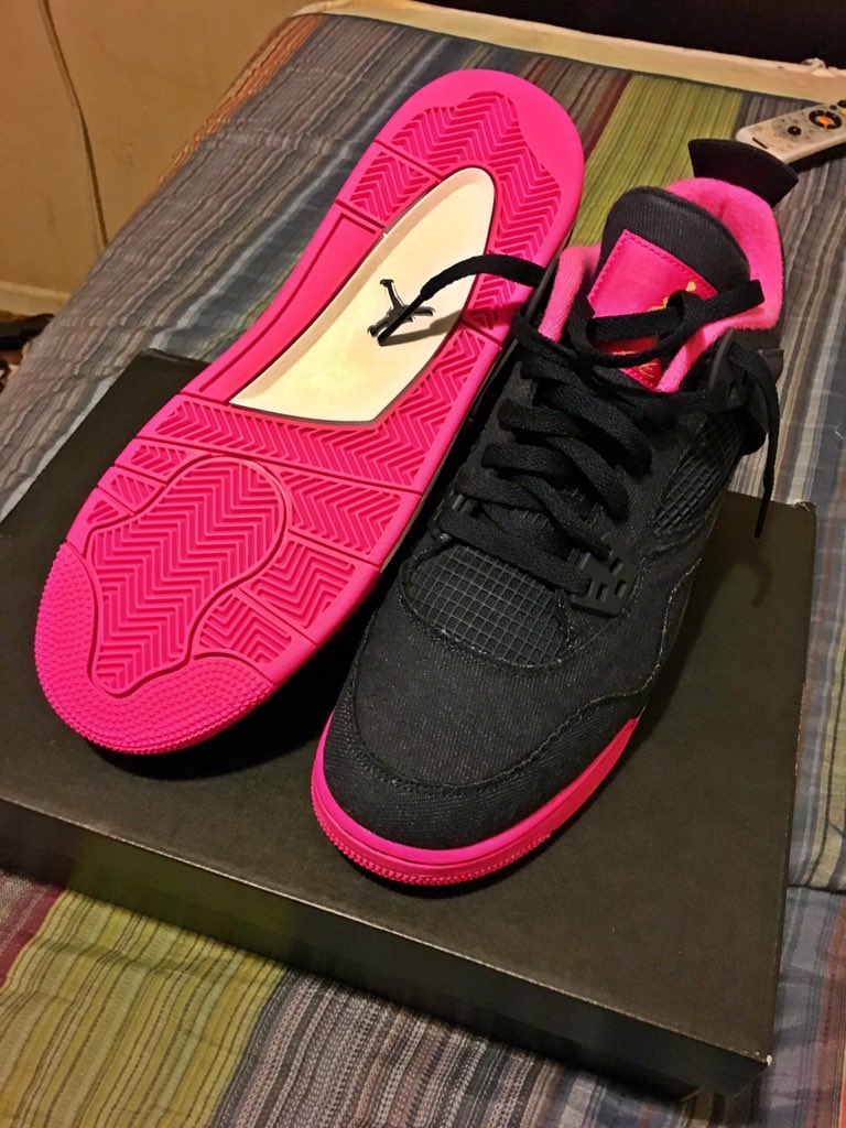 Babyceo_feezy's tweet photo. Everytime ya see me im plugged up 😎👟💰🔌
#PlugBestfriend https://t.co/aX37c308At