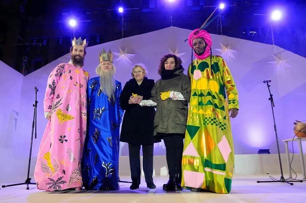 JohnNieve's tweet photo. Pero que mierda es esta!!
-Agatha Ruiz de la Prada con barba
-El maestro saolin con corona
-Baltasar con una cortina https://t.co/BYxVjLDYxn