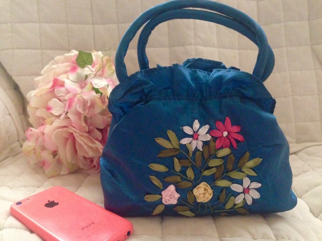 Misskatjie's tweet photo. https://t.co/PH6rjgyezX? #hot #sale #eBay #original #handbags #bag #eclectic #vintage #retro #glam #fashionista #50s https://t.co/E746dlU5Tl