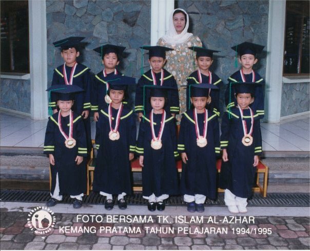 indwibi's tweet photo. @INDIKA9160FM @angganggok #indikapagi nemu ini foto, thn 95, waktu TK https://t.co/bKuKv7oHqd