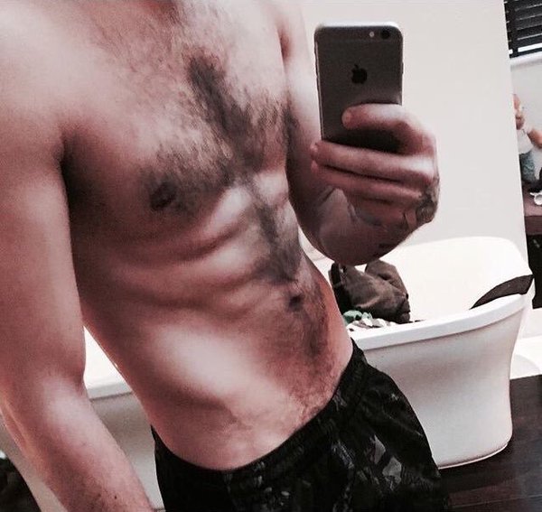 iherondevil's tweet photo. yo despues de ver la foto de liam https://t.co/lIvQMRMVH7