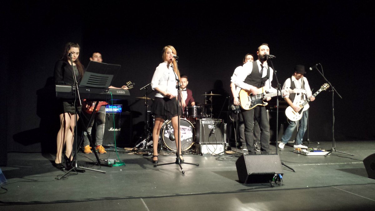 NoemiGalan's tweet photo. Un año + #Galacc Cuenta Conmigo humor, magia y música en directo. Todo por una buena causa @MiguelMiguelweb #Algete https://t.co/LABCtCdxpx