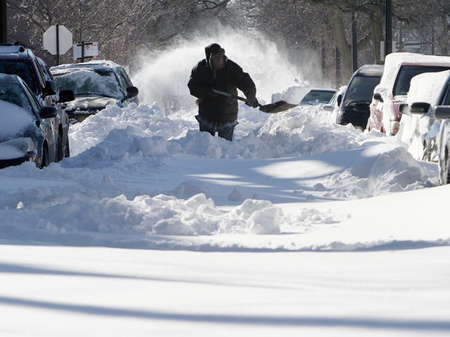 ArmatiDocDerek's tweet photo. Extended hours 6-9pm due to snow storm. Call 920-743-1000 to schedule. https://t.co/1FzgrS51rS https://t.co/Y8r9U6u4uq