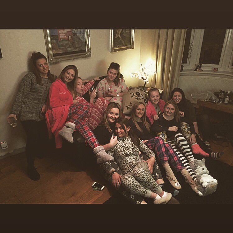 sydneyjayquane's tweet photo. Pj&amp; takeaway night with my favs💕👭 xxxxx https://t.co/XSrtZfMDAh