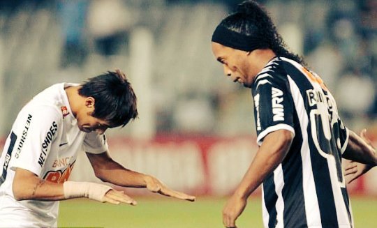 Mordu2OM's tweet image. Neymar : ”Ronaldinho est un Grand, un crack. C'est le meilleur joueur brésilien à être passé par le FC Barcelone”.