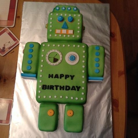 Otherbots's tweet image. Robot cake #robot #cake #robotcake #green #birthdaycake #celebration #celebrationcake #cogs #fun #white #blue by ha…