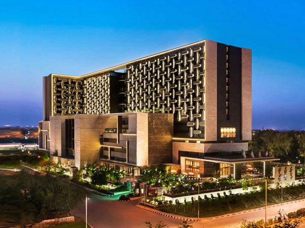Luxpresso's tweet photo. #Delhi gets a new #hoteldestination @TheLeelaHotels https://t.co/qhv4tBdlGi #hotel #luxurytravel https://t.co/TEifUS0T8l