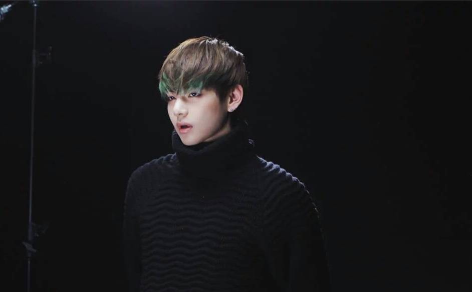 allkpop's tweet photo. Happy birthday to BTS's V! #HAPPYVDAY2015 
https://t.co/SClhdQzD5a https://t.co/v5QF2A7rIK