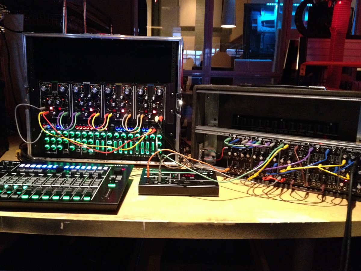 TOMSToronto's tweet photo. Glowing night at #TorontoModularSynthWorkshop  https://t.co/RJE6gOwqYh https://t.co/ufFpjta247