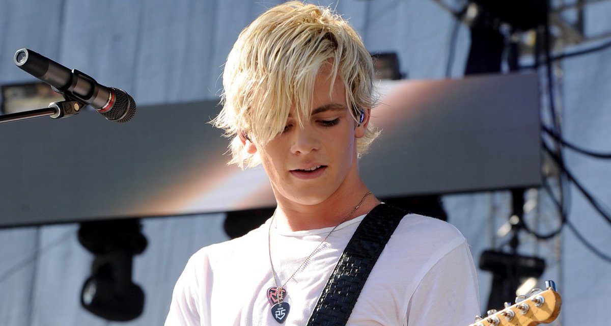 justjaredjr's tweet photo. Happy birthday @rossR5!!! Let's celebrate with these 20 hot pics of him! https://t.co/GpaXuM8hAN https://t.co/9oU3OuUxcI