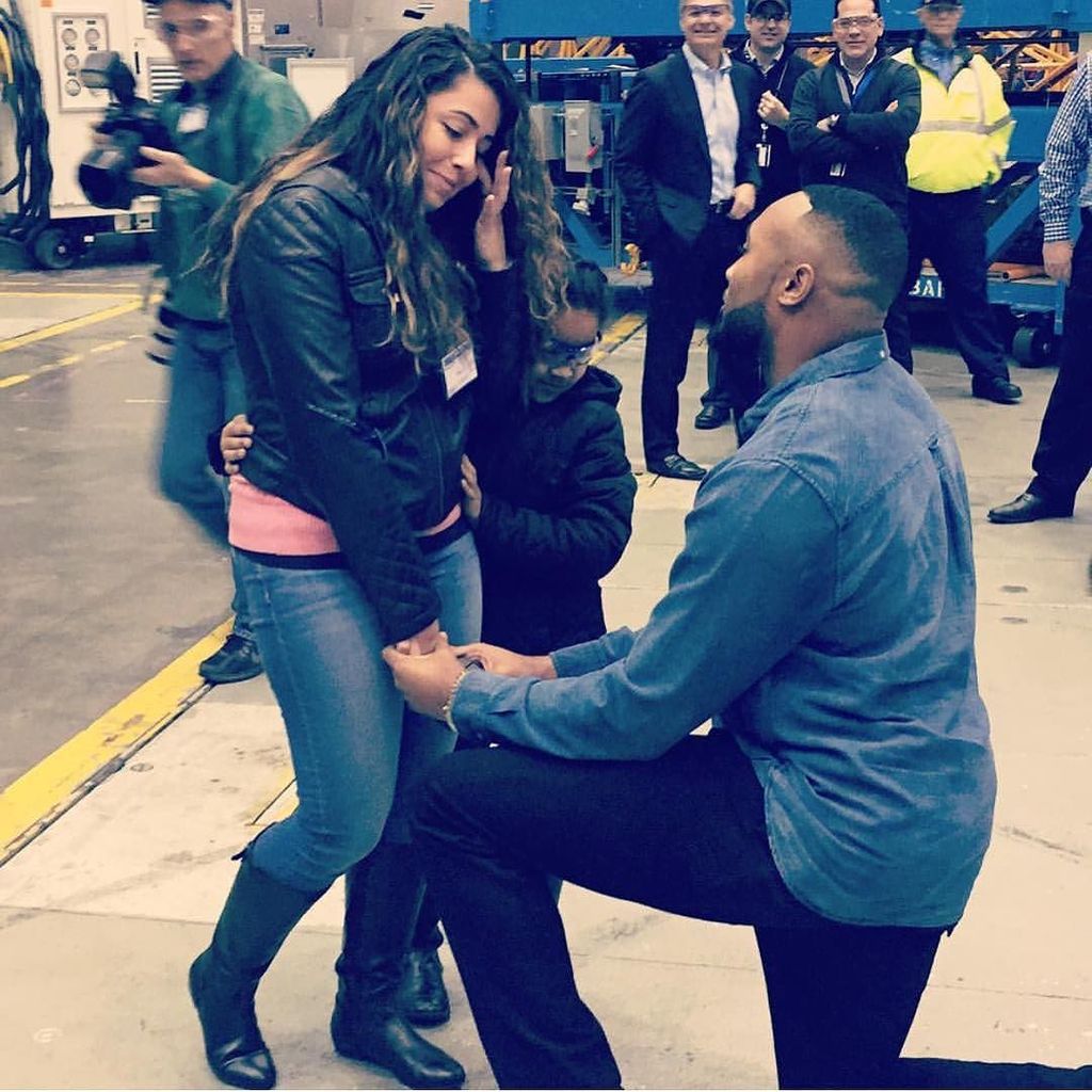 TheShadeRoom's tweet photo. #KennethWright of the #Seahawks just proposed to his longtime girlfriend! Congrats! https://t.co/l1OjpMYj7P https://t.co/54ZwaSFRcO