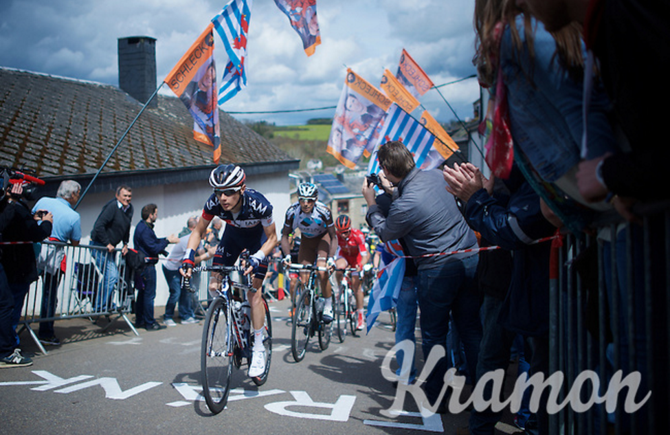 ClemenceDucrot's tweet photo. Cette photo représente tout pour moi... ♥ Passation de pouvoir #Schleck #Chevrier #LesMeilleurs #LBL2015 https://t.co/4w1B1IqAXf