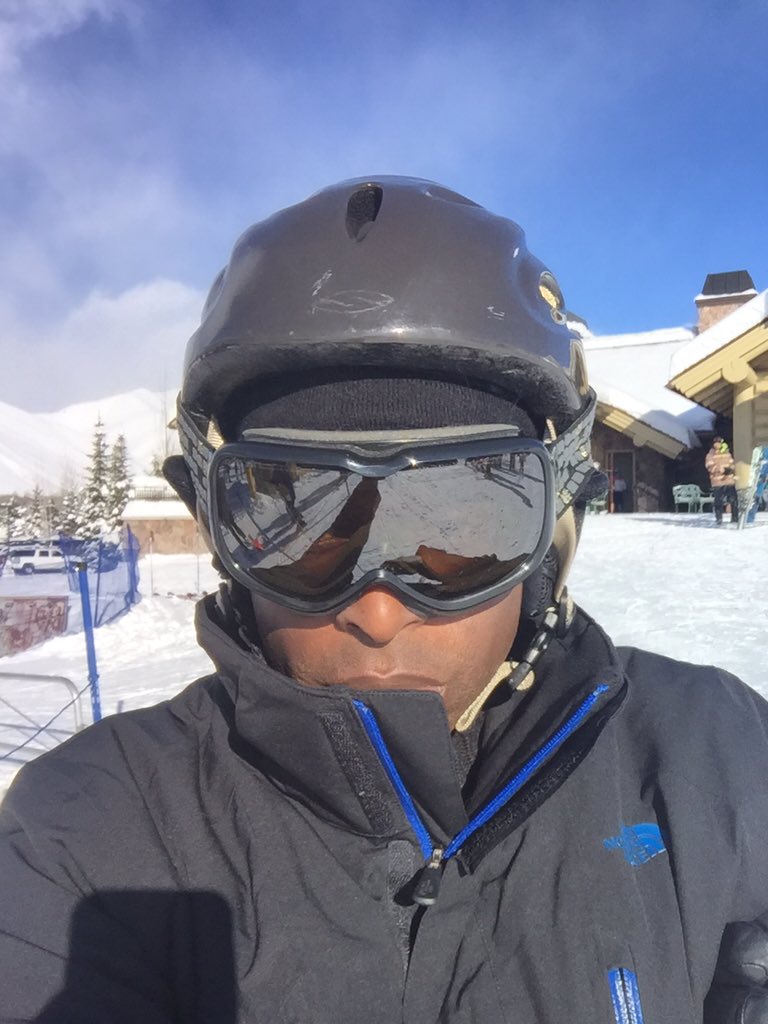 ThePhillLewis's tweet photo. #No skiing in my lobby!!! https://t.co/SwFKfRmw23