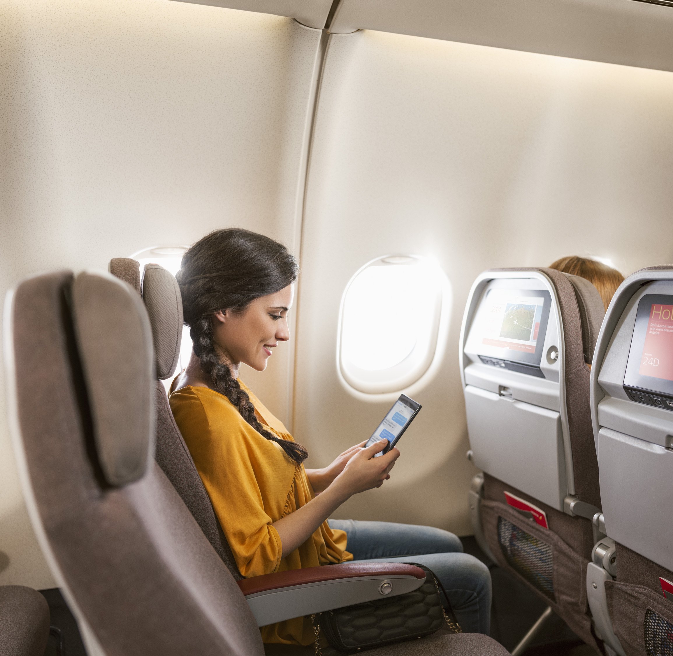 New aircraft seatback concept supports passenger 'micro-nesting' - Runway  GirlRunway Girl