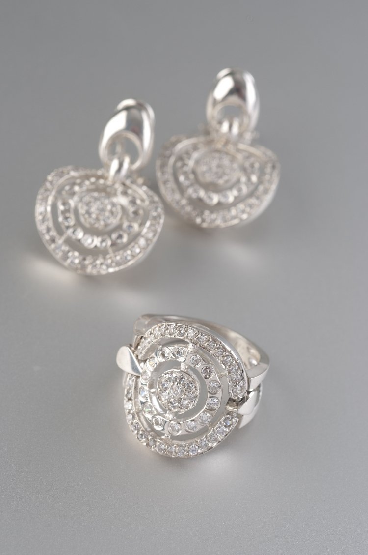 Azzaria4's tweet photo. La elegancia y calidad de nuestras joyas nos distinguen en el mercado. #JoyasFantasivel #Azzaria https://t.co/XTE8hzqhY6
