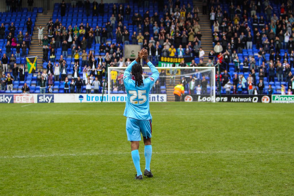 richardault83's tweet photo. Not forgetting these #pepe #legend #goodysgame #MomentsOf2015 #trfc https://t.co/9Iw04h2ufZ