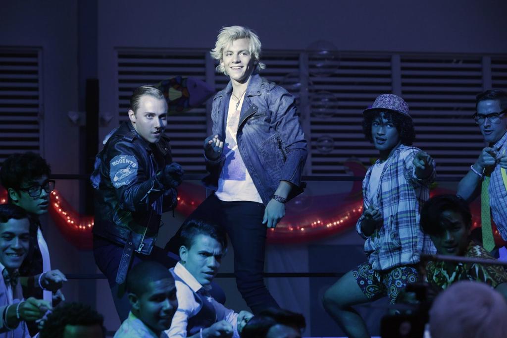 TheDriverEra_UA's tweet photo. Happy Birthday, Ross. @rossR5 #Ross20 #HappyBirthdayRoss #HappyBirthdayRossFromUkraine https://t.co/SFy6TagF7S