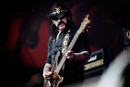 Kathimerini_Cy's tweet photo. Η ΚΑΘΗΜΕΡΙΝΗ | «Έφυγε» ο θρυλικός Lemmy των Motorhead https://t.co/1IBMtboabp https://t.co/iPj9RlrVCG