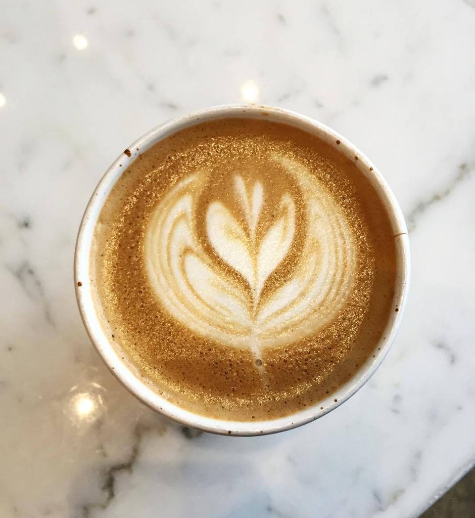 karencng's tweet photo. Cold, snowy days calls for a warm cup of coffee ☕️ stay warm everybody!! • #coffee #flatwh… https://t.co/Q4wHzwdSaT https://t.co/5Q96GksnWO