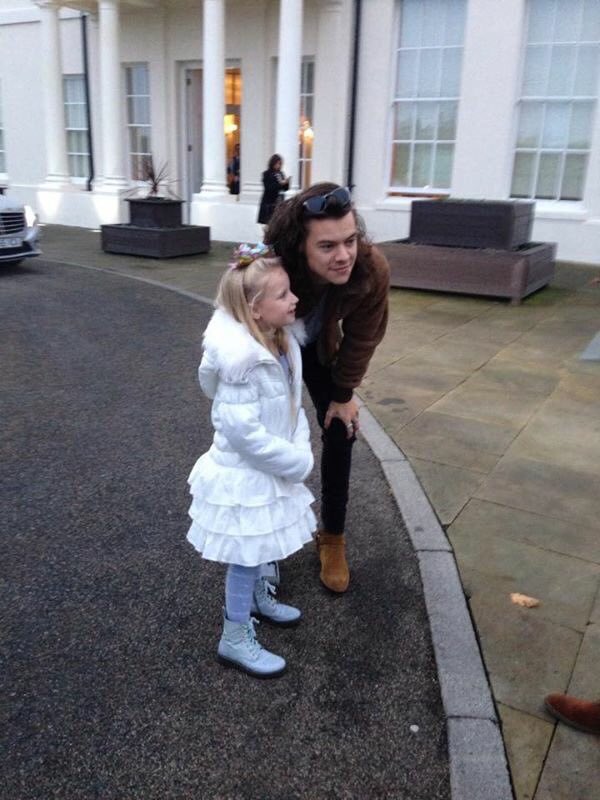 lrhes's tweet photo. his heart is amazingly beautiful and i dont know how to thank him for everything he did #AlwaysRespectHarry https://t.co/l5TGqvFU2x