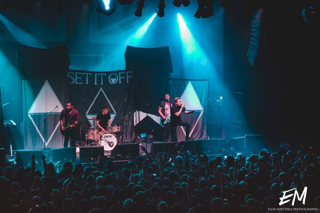 SetItOff's tweet photo. #SIODuality
Photo: @elliemitchphoto https://t.co/Z2fSuIPHdg