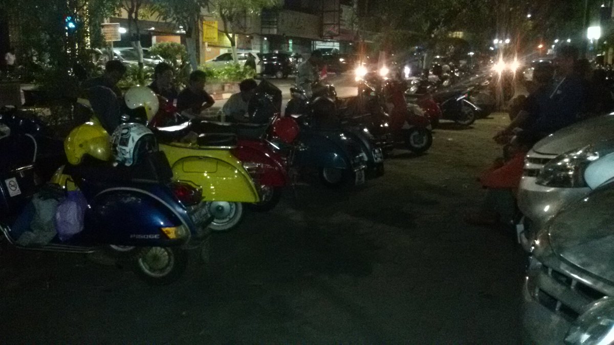 KoberVespa's tweet photo. Di kopdarannya @smallframeyk https://t.co/AbbWwE4aoP