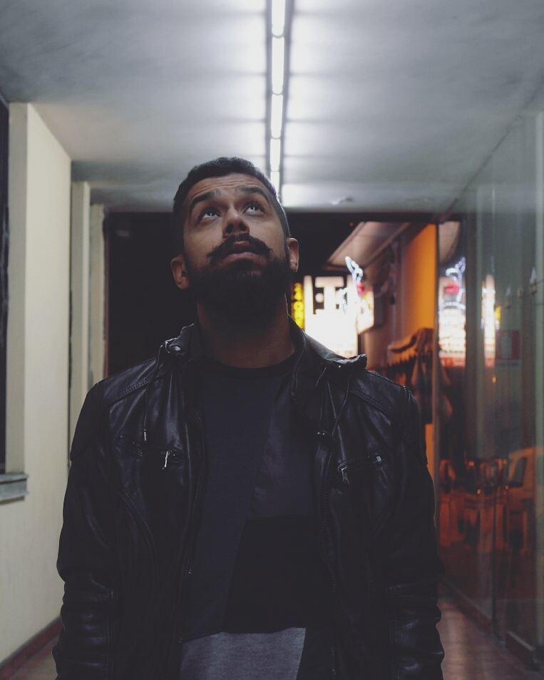 Ripus__'s tweet photo. All alone, it was a fever... #ghillycomics #kasta #youtubeitalia #italy #photograph #nightphotography #lights #blac… https://t.co/MzhfTy3r2P