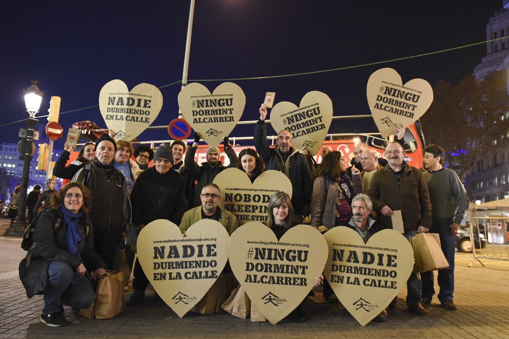 Fes RT si tu també vols un any 2016 on no hi hagi #ningúdormintalcarrer