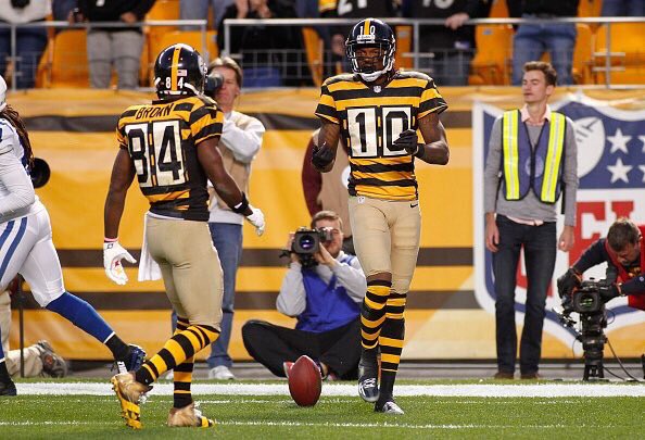 SportBrackets00's tweet photo. -Best WR Duo-
Championship

RT - Brown &amp; Bryant

Fav - Crabtree &amp; Cooper https://t.co/F4XaFa9JFI