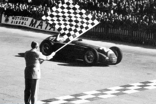 ivancasado_3's tweet photo. Juan Manuel Fangio, Alfa Romeo 159, GP España 1951 (Pedralbes), Aquí consiguió su primer mundial #65YearsofF1 https://t.co/XJnlz6JAQK