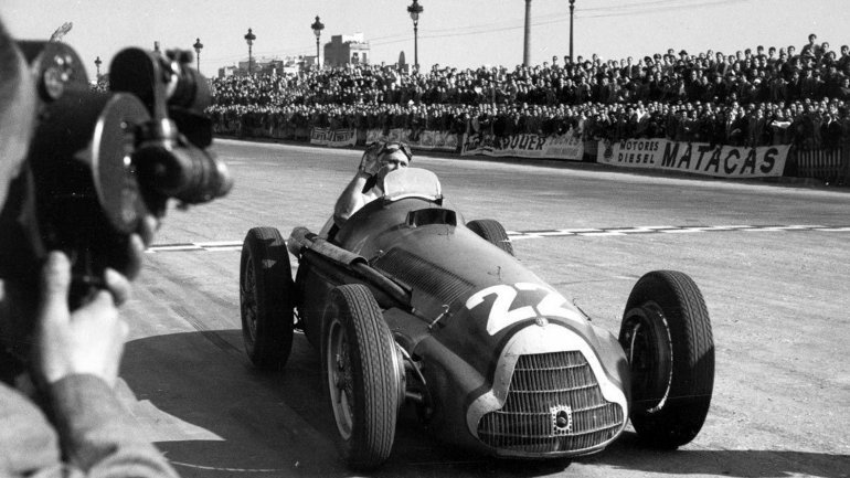 ivancasado_3's tweet photo. Juan Manuel Fangio, Alfa Romeo 159, GP España 1951 (Pedralbes), Aquí consiguió su primer mundial #65YearsofF1 https://t.co/XJnlz6JAQK