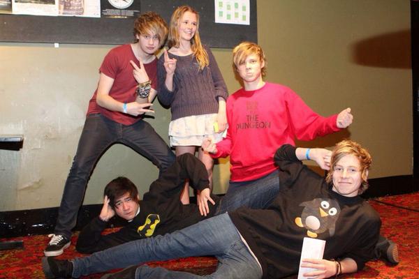 rttyourgoals's tweet photo. 5SOS https://t.co/XmXHOjWcM3