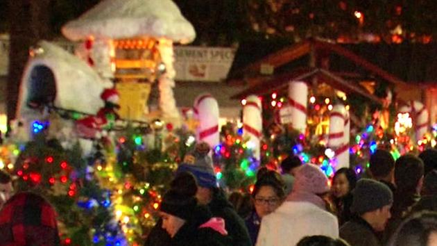 abc7newsbayarea's tweet photo. You can still see holiday lights around the Bay Area! https://t.co/YfuopGmq6d Interactive map with 25+ destinations https://t.co/dbm5DWqNCh