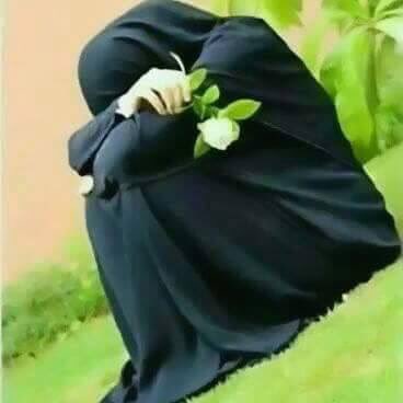 الف نثيه تغطت
بالشرف
ونباك طاريهه
هواي حلوك ما تندل
تكض السالفه
من اطراف رجليهه.. اي والله