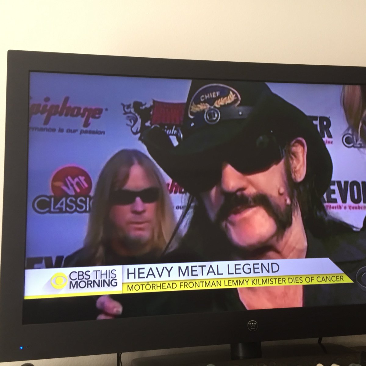 I was watching the news about #Lemmy this morning and #JeffHanneman made an appearance. <a href="/myMotorhead/">Official Motörhead</a>