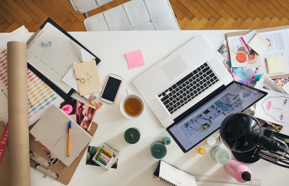 CareerContessa's tweet photo. 5 must-have items in your desk to make EVERY day awesome https://t.co/Yuc0n4AWhT |@tinafigs_ https://t.co/jpiZSg5UiQ