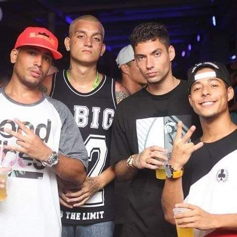Leomixfc's tweet photo. Chefe é chefe, né pai 🎶
#MeusDoisAmoresJuntos #LéoMix #FilipeRet #OsMaisLindos ❤ https://t.co/yl3jvQb3GU