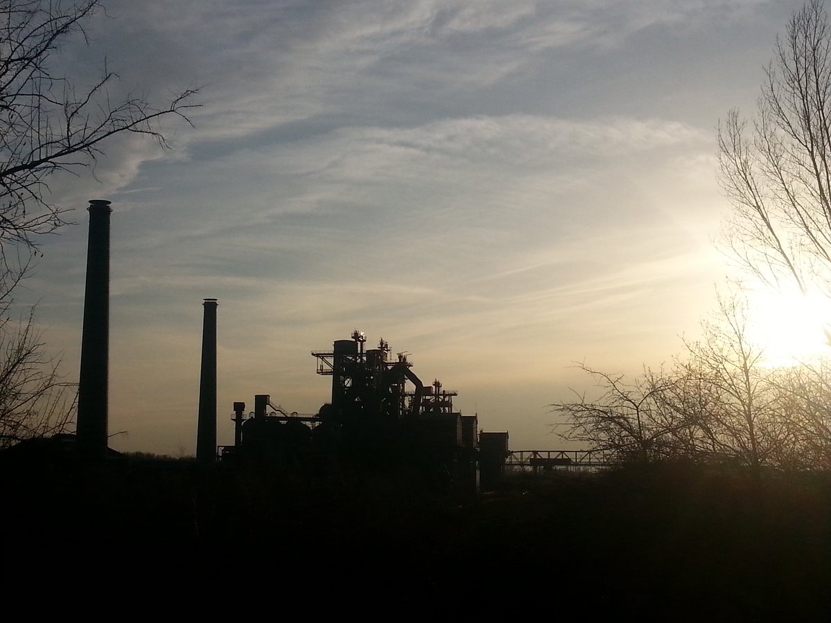 stefanie04bau's tweet photo. #Ruhrgebiet am Jahresende! Irgendwie schön! https://t.co/rAgJxqaz8d