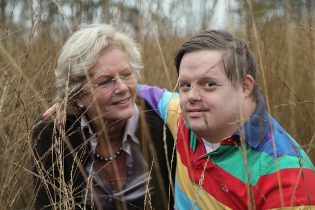 'Als ik dood ben, moet je niet gaan miepen, hè mam?' Lees het verhaal van Hille op pag 6-7 mee.nl/doemee