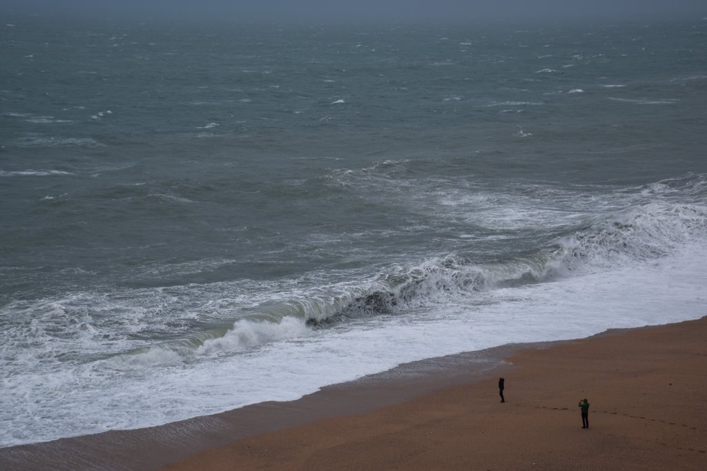 Matt_Burtwell's tweet photo. Storm watchers #Cornwall https://t.co/84p8s4UYOs