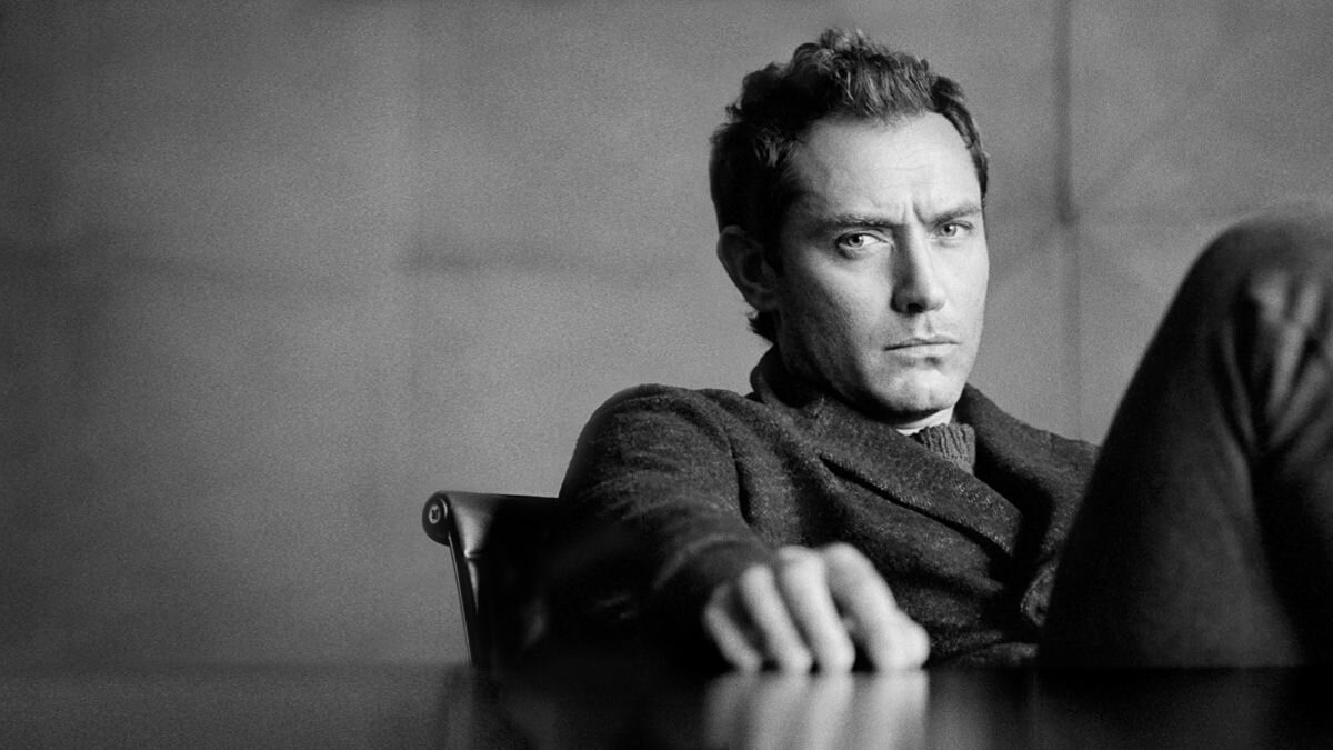 Happy Birthday Jude Law! Star of Gattaca, A.I. Artificial Intelligence and Sherlock Holmes is born in 1972. 