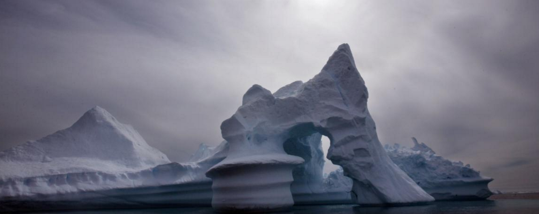 VICE's tweet photo. It may be 70 degrees fahrenheit above average this week in the North Pole: https://t.co/I1vds4UVHu https://t.co/erFDaHfpGm
