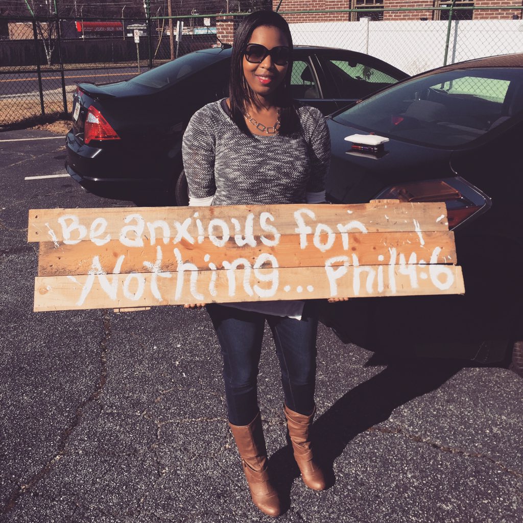 LoveBeyondWalls's tweet photo. S/O to Keonda for supporting #dignityart before the new year hits! #lovebeyondwalls https://t.co/a4FUgBacE7
